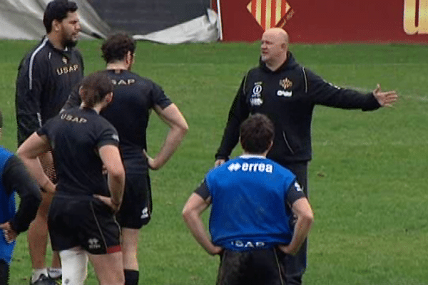 L'entraîneur de l'USAP, Marc Delpoux, essaie de redonner confiance à ses joueurs.