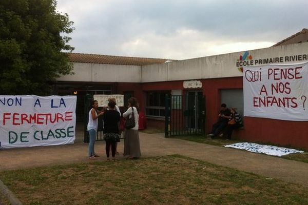 L'école Rivière est occupée par les parents d'élèves pour protester contre la fermeture d'une classe