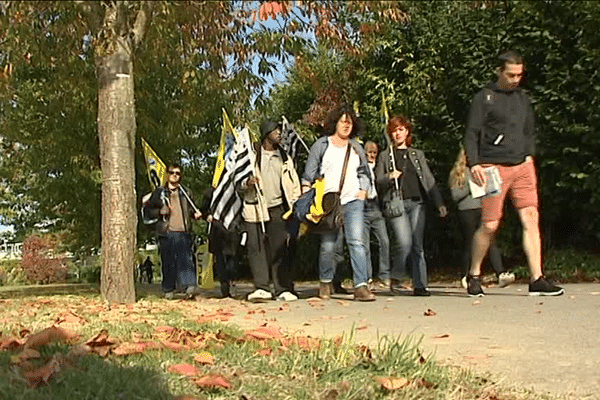 Une trentaine de personnes a participé à la marche pour le maintien de la ligne SNCF Rennes-Châteaubriant