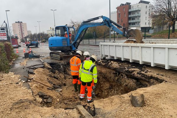 Une canalisation d'eau a rompu à Besançon secteur Mallarmé Montrapon.