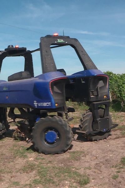 Le robot se repère grâce à deux GPS embarqués