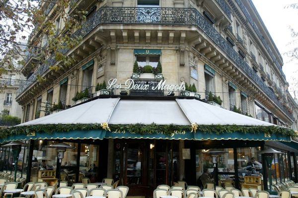 En zone orange, les terrasses des cafés et restaurants rouvrent ce mardi. Certaines pourront être étendues sur les trottoirs ou les places de stationnement.