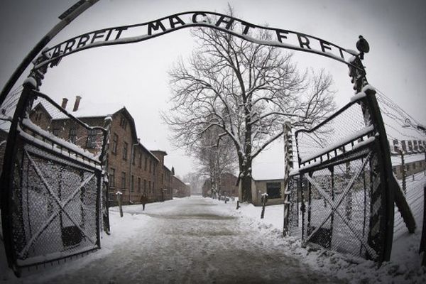 Situé en Pologne, le camp d'Auschwitz est visité chaque année par des milliers d'élèves venus de toute l'Europe.