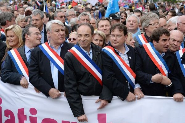 Marc Le Fur (2ème à droite sur la photo) était en tête de cortège à Paris