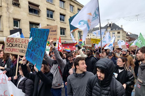 Les différentes organisations étudiantes d'Amiens regroupées ensemble lors de la manifestation du 31 janvier 2023.