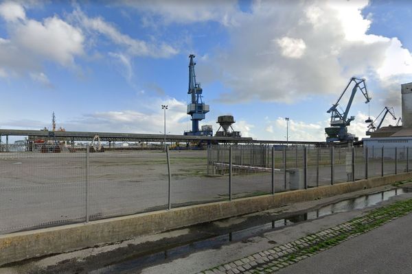 Le port de commerce de Lorient (Google Maps)