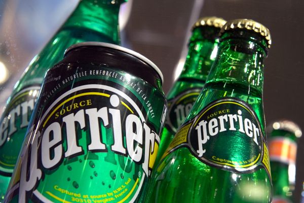 Nestlé Waters annonce avoir détruit une partie de sa production d'eau en bouteille Perrier, puisée à Vergèze dans le Gard.