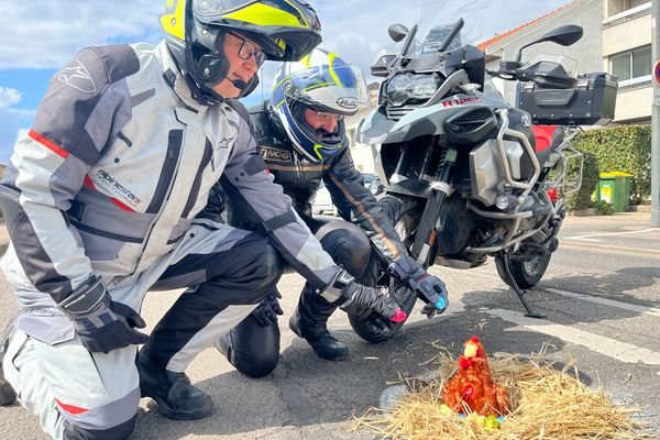 A Vandœuvre-lès-Nancy, les motards ont mis leurs œufs dans les nids-de-poule.