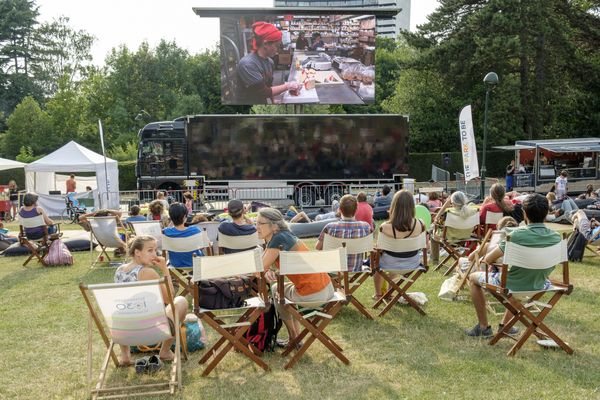 Les projections en plein air sont de retour pour les cinéphiles petits et grands.