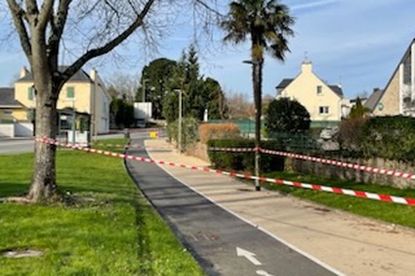 Au volant de sa voiture, le conducteur a foncé en direction de cette zone piétonne et de la piste cyclable, à Vannes, le 3 janvier 2025, percutant deux jeunes hommes, dont un adolescent de 16 ans.