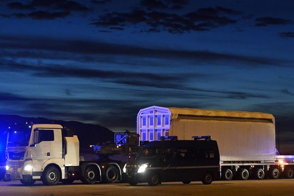 Des gendarmes mobiles et des CRS ont été déployés dans tout le Cotentin, cette nuit, pour sécuriser le convoi nucléaire 