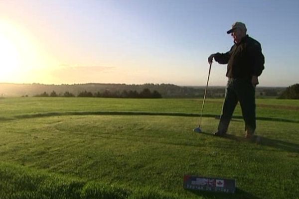 Au golf d'Omaha Beach, l'équipe de C Sports a rencontré Ray Tollefson, un vétéran américain qui débarqua sur ce site le 6 juin 1944.