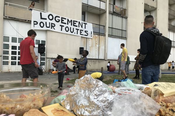 Pique-nique et concert dans l'allée César Franck à Reims ce samedi 4 juillet, où une soixantaine de riverains sont venus partager un moment de convivialité