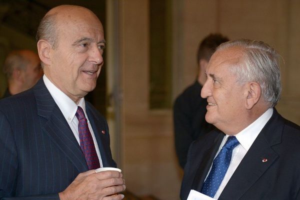 Jean-Pierre Raffarin, sénateur UMP de la Vienne et Alain Juppé, maire UMP de Bordeaux