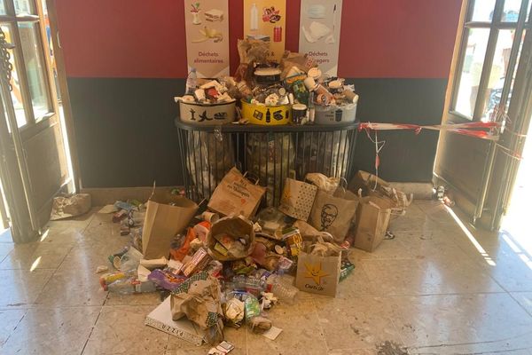 Les agents de nettoyage en grève à la gare Saint-Charles de Marseille et dans le métro.