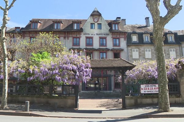 L'hôtel La Truffe noire à Brive. Le 19 avril 2023.