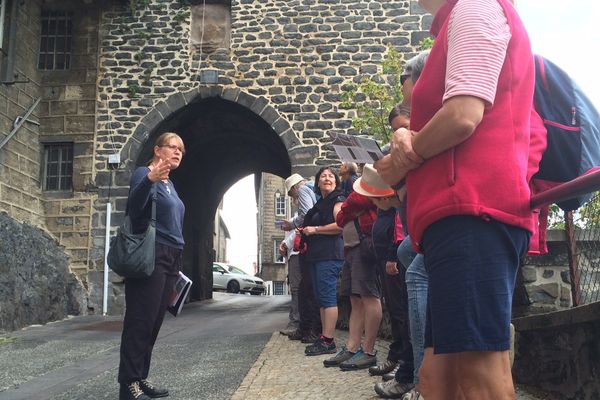 Les visites des remparts permettent de découvrir Saint-Flour sous un autre angle.