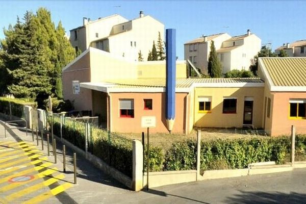 Narbonne (Aude) - école maternelle Charles-Perrault - archives