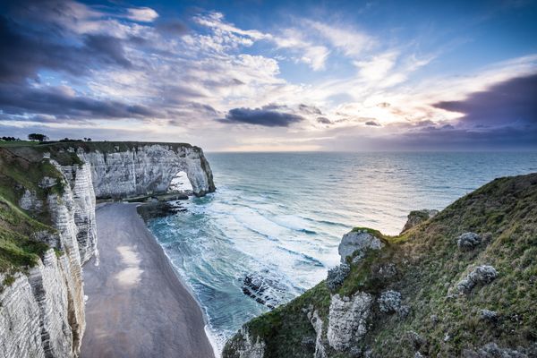 La Normandie sous un ciel nuageux