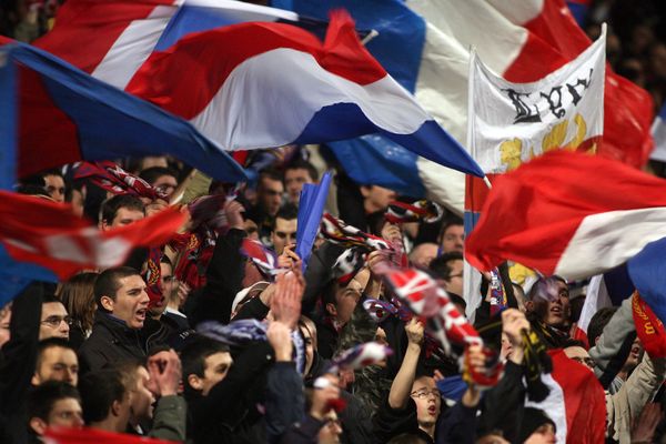 Le supporter a été exclut du stade de l'OL et des déplacements officiels des supporters du club.