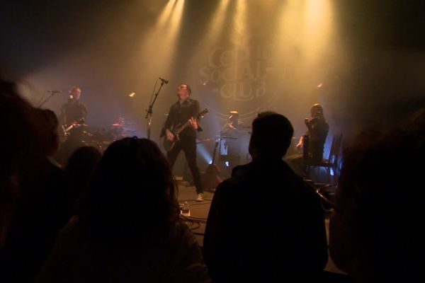 C'était en octobre 2019. Le Celtic Social Club sur scène à Paris... Une image qui n'est plus d'actualité en ces temps de pandémie...