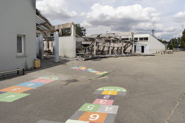 L'école élémentaire du Bois de l'Étang à La Verrière dans les Yvelines, lors de la visite du ministre de l'Éducation nationale Gabriel Attal le 21 juillet dernier.