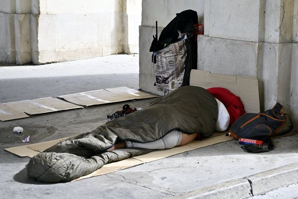 Certains n'ont pas d'autre choix que de dormir dans la rue, et l'hiver est pour eux la saison de tous les dangers.