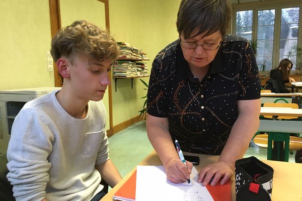 Chaque jour Claudine Fischer accueille une vingtaine de jeunes en soutien scolaire.