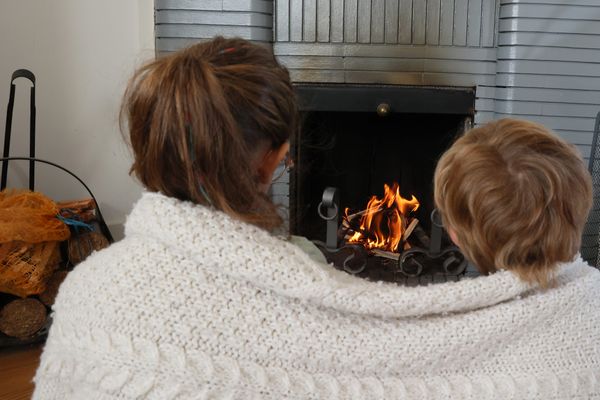 Avec l'augmentation du prix de l'énergie, de plus en plus de foyers avaient rallumé leur cheminée d'agrément pour diminuer leur facture.