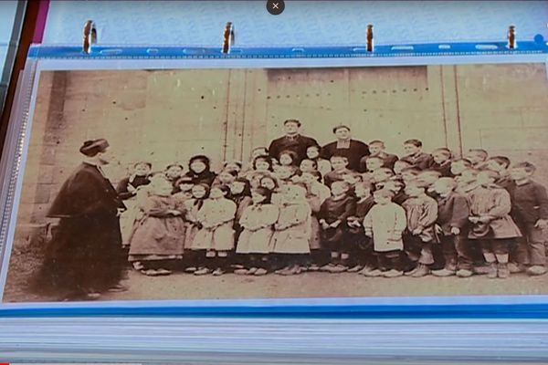 Elisabeth Zuliani a collecté 300 photos de classe, de 1899 à nos jours.