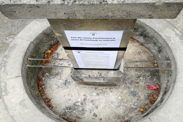 Montpeyroux (Hérault) - la source de Fontchaude est tarie, une première depuis plus de 70 ans - août 2023.