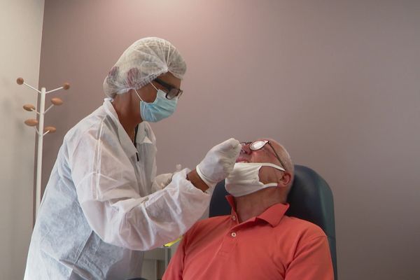 Les tests réalisés ont doublé en un mois au laboratoire Bioesterel d'Antibes