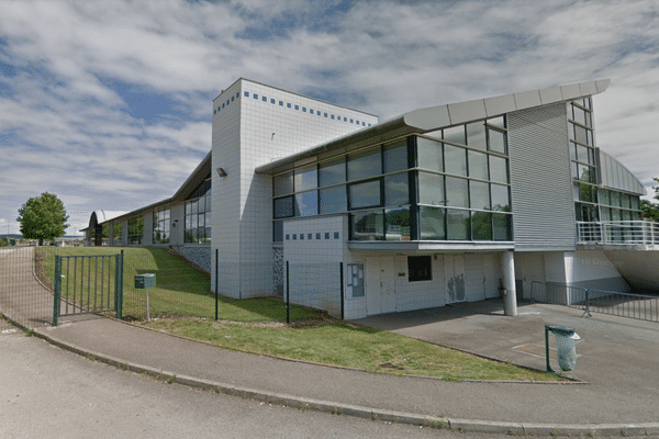 Le toit de l'école Saint-Paule de Sens a pris feu dans l'après-midi du 2 septembre.