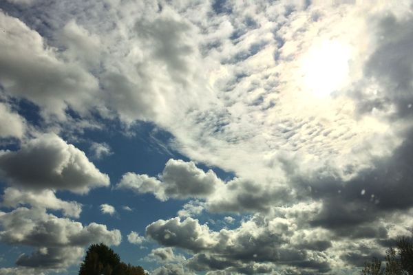 Meteo De Mardi Nuages Et Pluie A L Ouest Soleil Et Vent Le Long De La Mediterranee