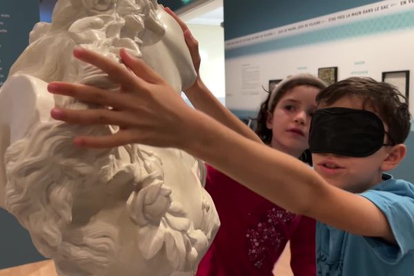 Hugo est venu en famille décoouvrir l'exposition "Prière de touccher" à la Galerie des Beaux-Arts de Bordeaux.