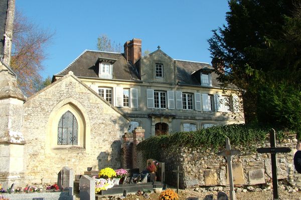 Le presbytère de Blangy-le-Château est l'un des bâtiments qui contribue au charme du village