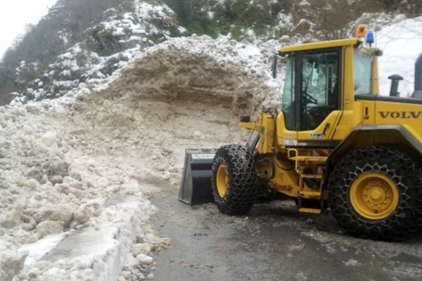 La route vers le village de nouveau victime d'une coulée de neige