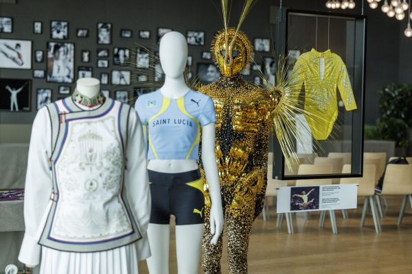 Le musée abrite des tenues de sportifs de tous les pays.