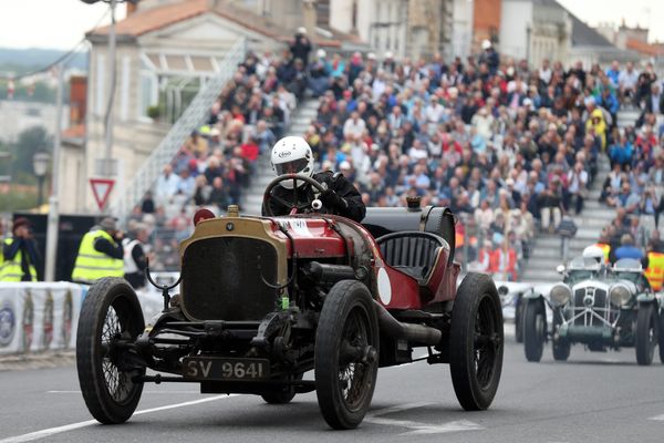 Bugatti au Circuit des Remparts.