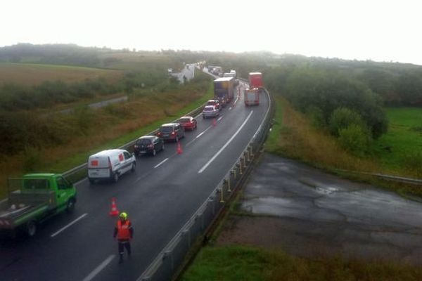 Des travaux d’entretien et de réparation des chaussées sont menés sur la RCEA (RN 80) en Saône-et-Loire entre le rond-point Jeanne Rose et l’entrée et la fin de 2x2 voies créent d'énormes embouteillages