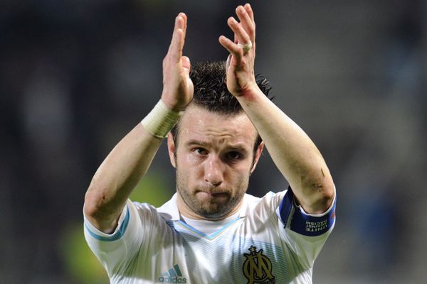 Mathieu Valbuena (alors joueur à l'OM), applaudit ses supporters le 28 mars 2012. Match OM-Bayern Munich au stade Vélodrome.