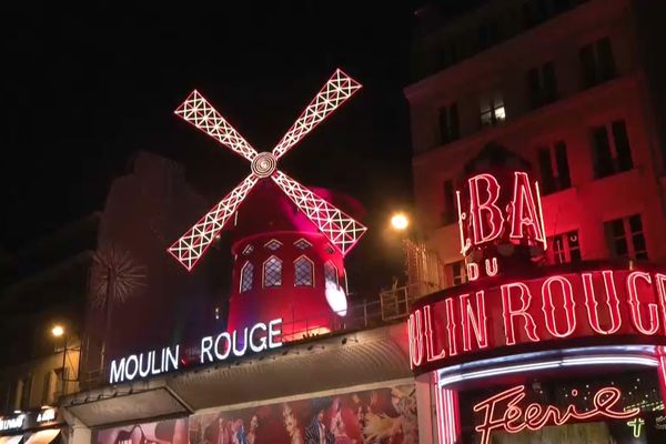 Les pales du Moulin Rouge à nouveau en place et inaugurées vendredi 6 juillet dans la soirée.