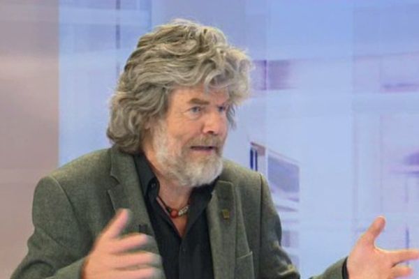 Reinhole Messner sur le plateau du Journal des Alpes