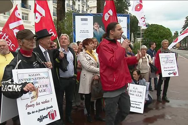 Cannes, ce samedi matin, en marge du salon "Emigration et propriété de luxe".