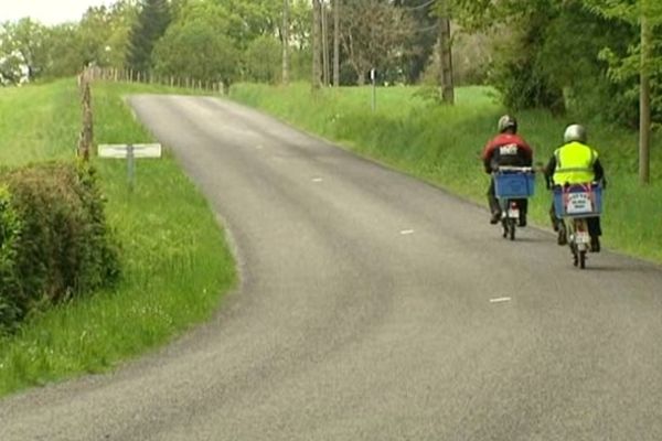 450 kms sont à parcourir au volant de ces mobylettes remises au goût du jour.