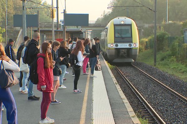 Les habitants de Châtelet-sur-Retourne (Ardennes) auront-ils une halte ferroviaire à l'avenir ?