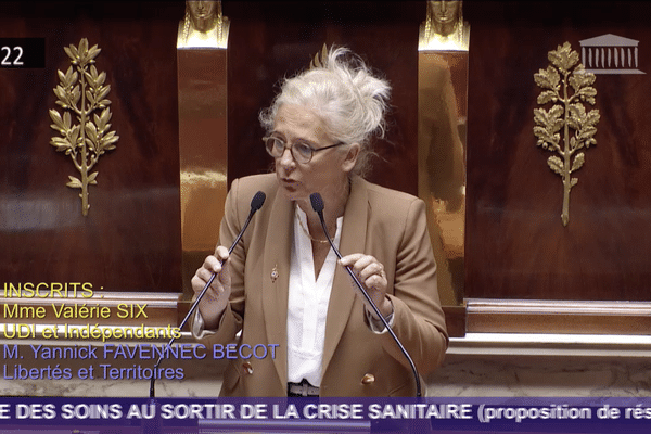 Valérie Six (UDI) a pour la première fois pris la parole au pupitre de l'Assemblée Nationale ce jeudi 25 juin.