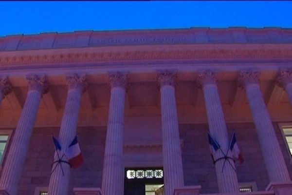 Le palais de justice de Saint-Etienne est en émoi.