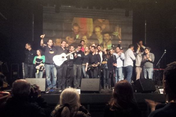 L'équipe de Radio Clapas est venue remercier le public à la fin de la soirée de soutien organisée au Rockstore le 28 mars 2014