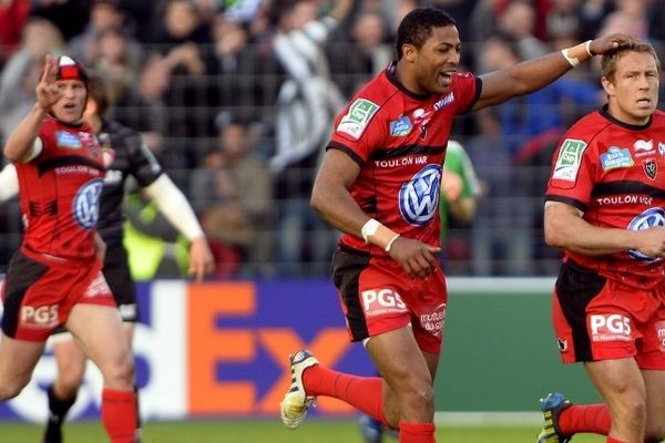 Jonny Wilkinson (droite) est congratulé par Delon Armitage (gauche) le 7 avril 2013 lors du match de coupe d'Europe face à Leicester